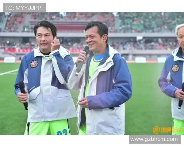 足球明星场下热情互动引爆现场观众激情瞬间回顾